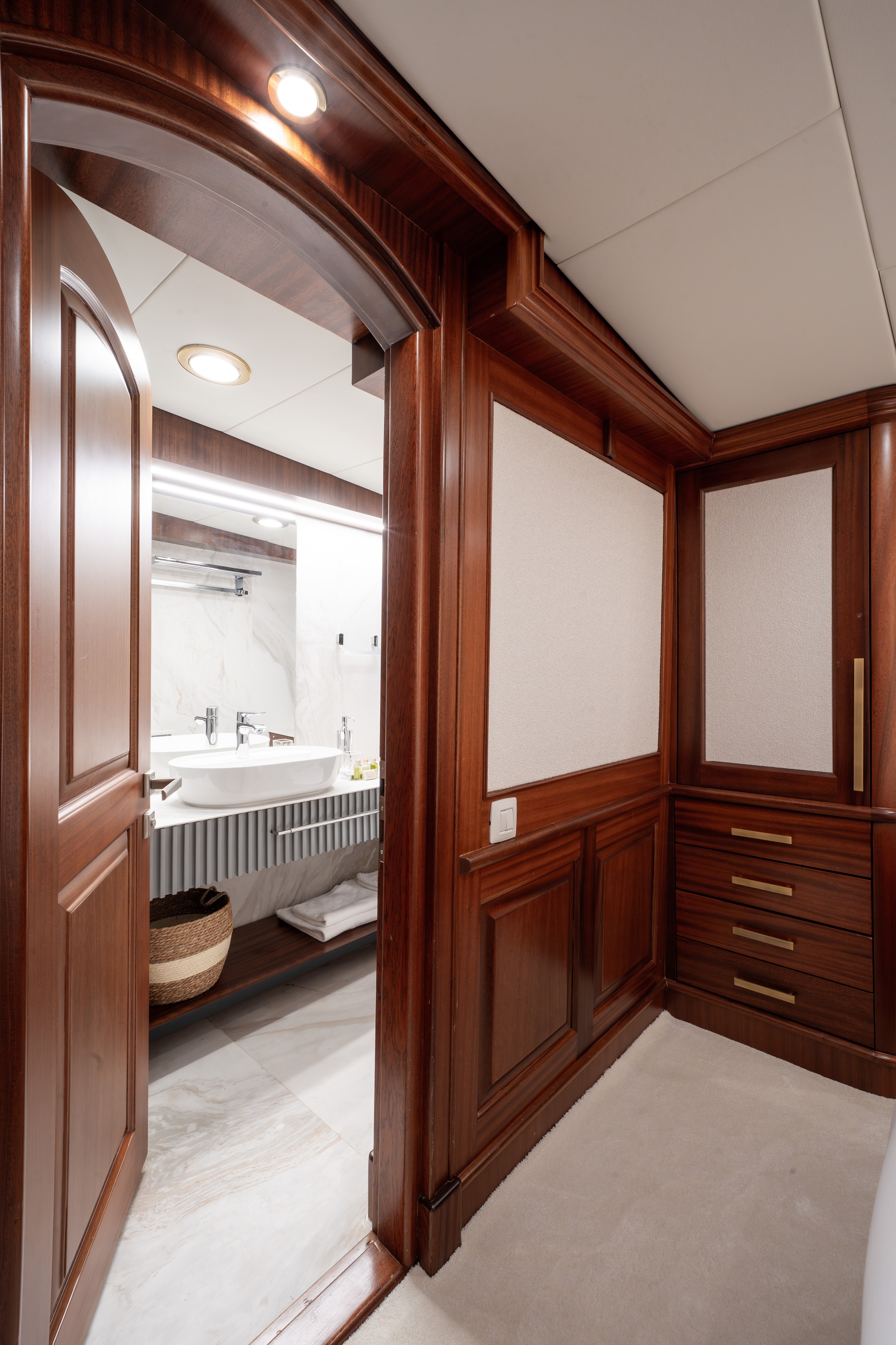 406 Double ensuite 1.jpg