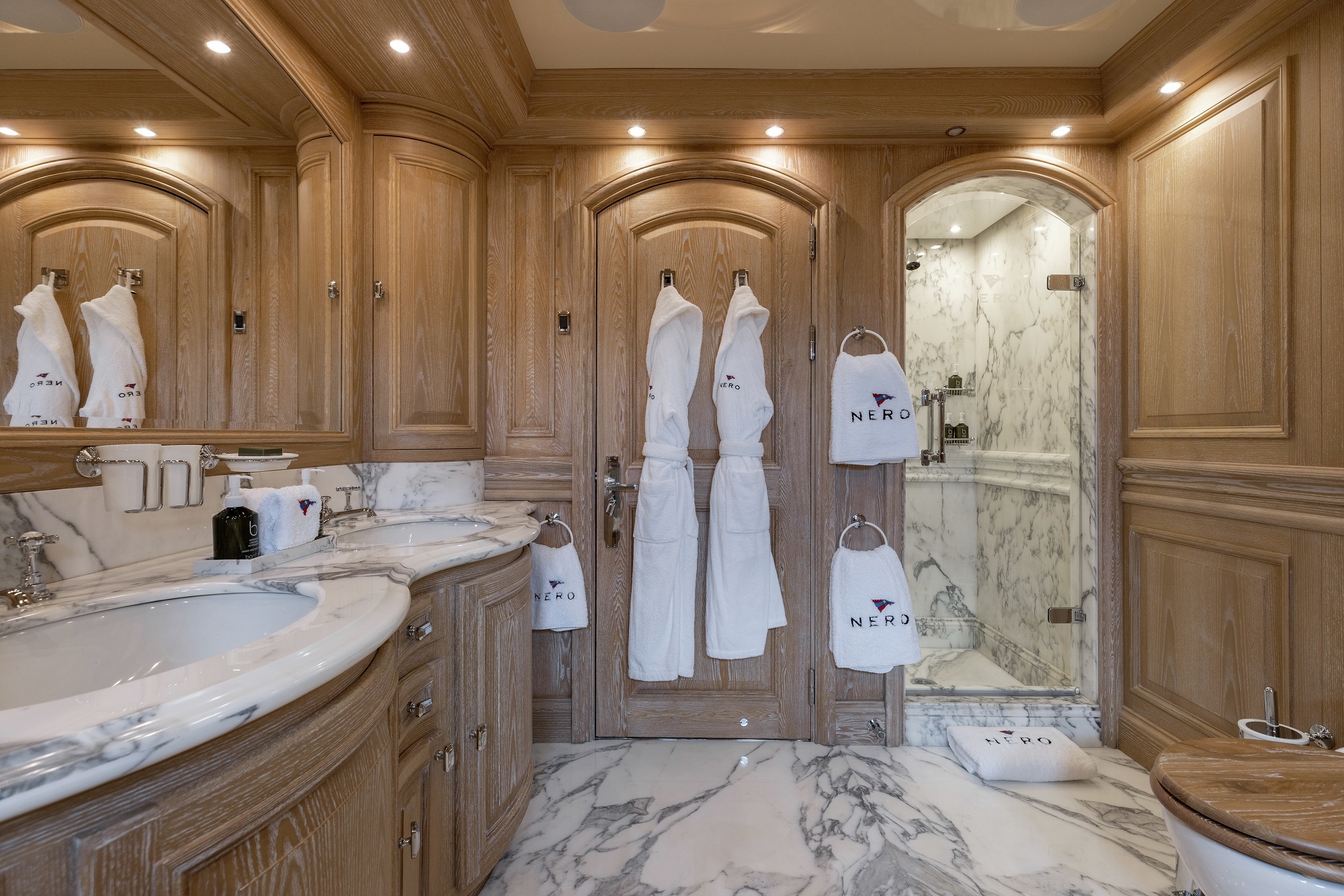 406 Guest ensuite.jpg