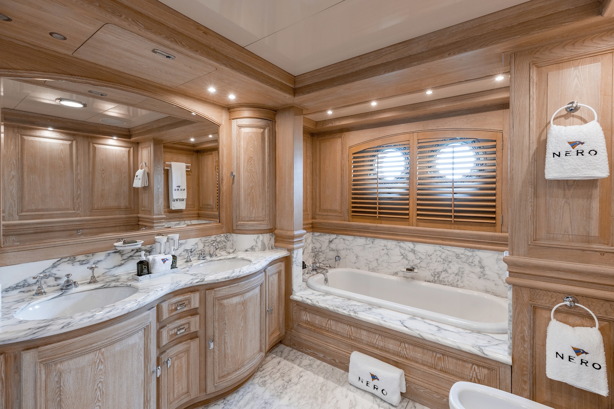 407 Guest ensuite.jpg