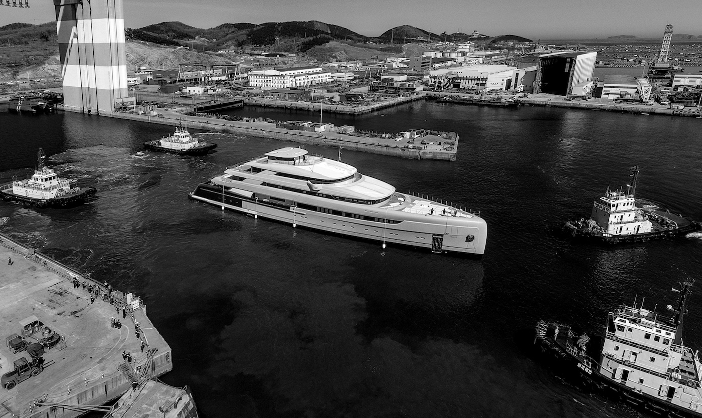 88.5m ILLUSION PLUS mega yacht cruising for the first time .jpg