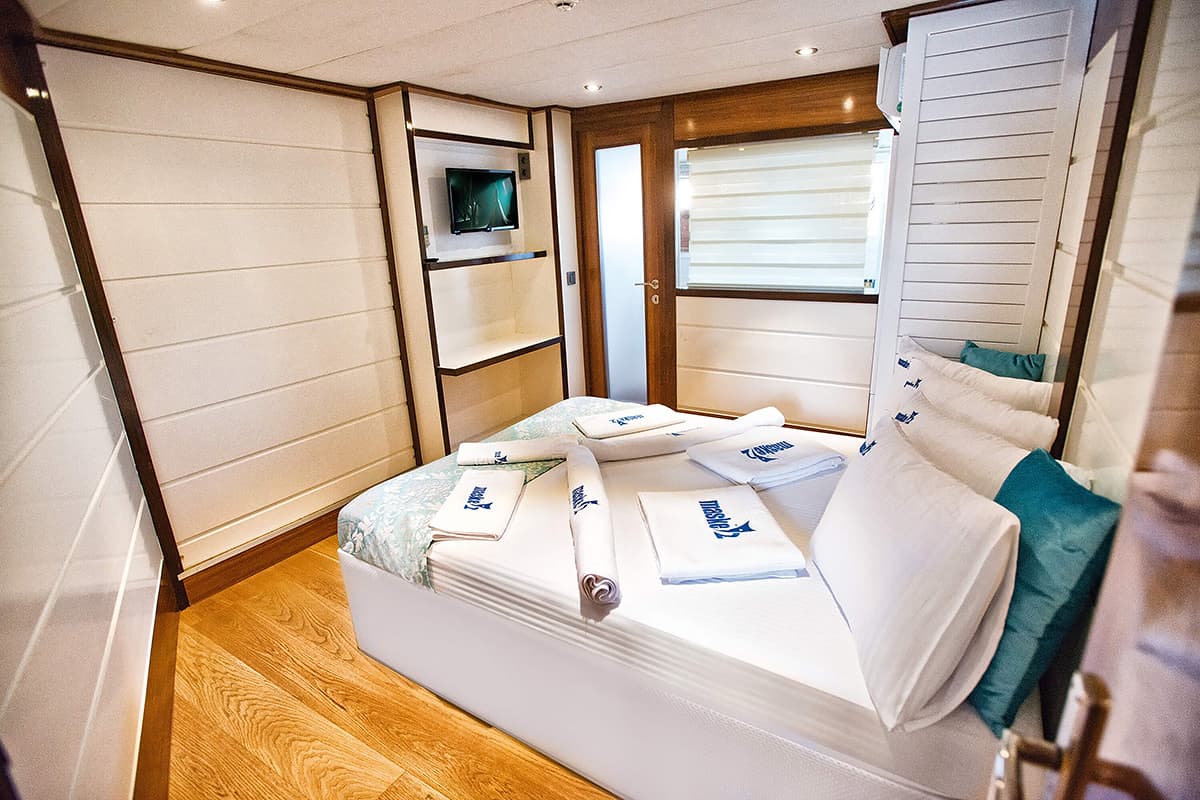 Acelya cabin.jpg