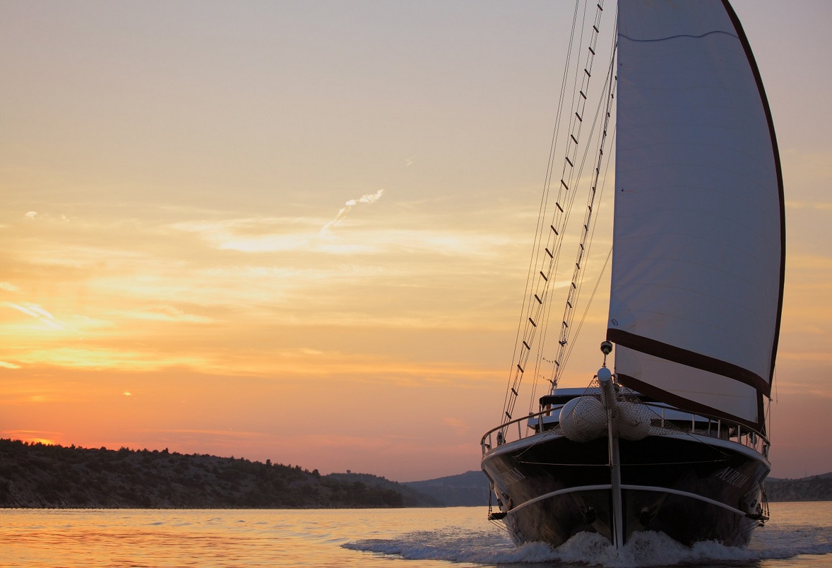 Aurum underway at sunset.jpg