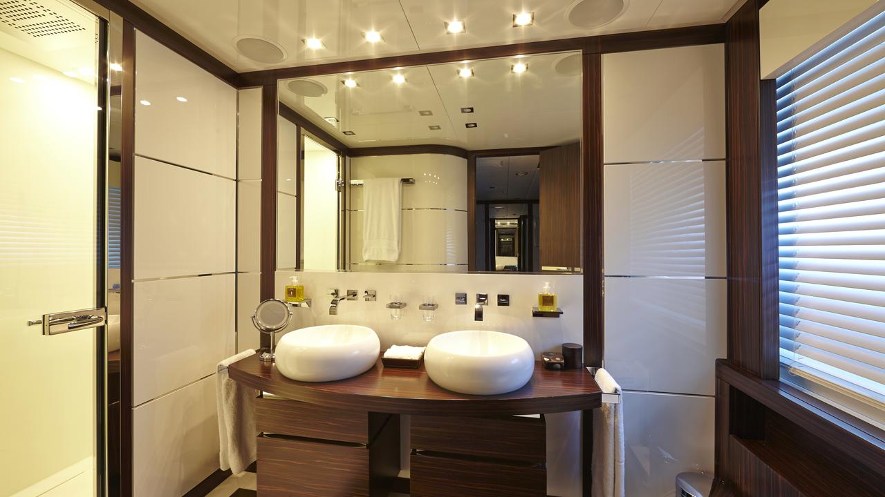 Bathroom 3.jpg