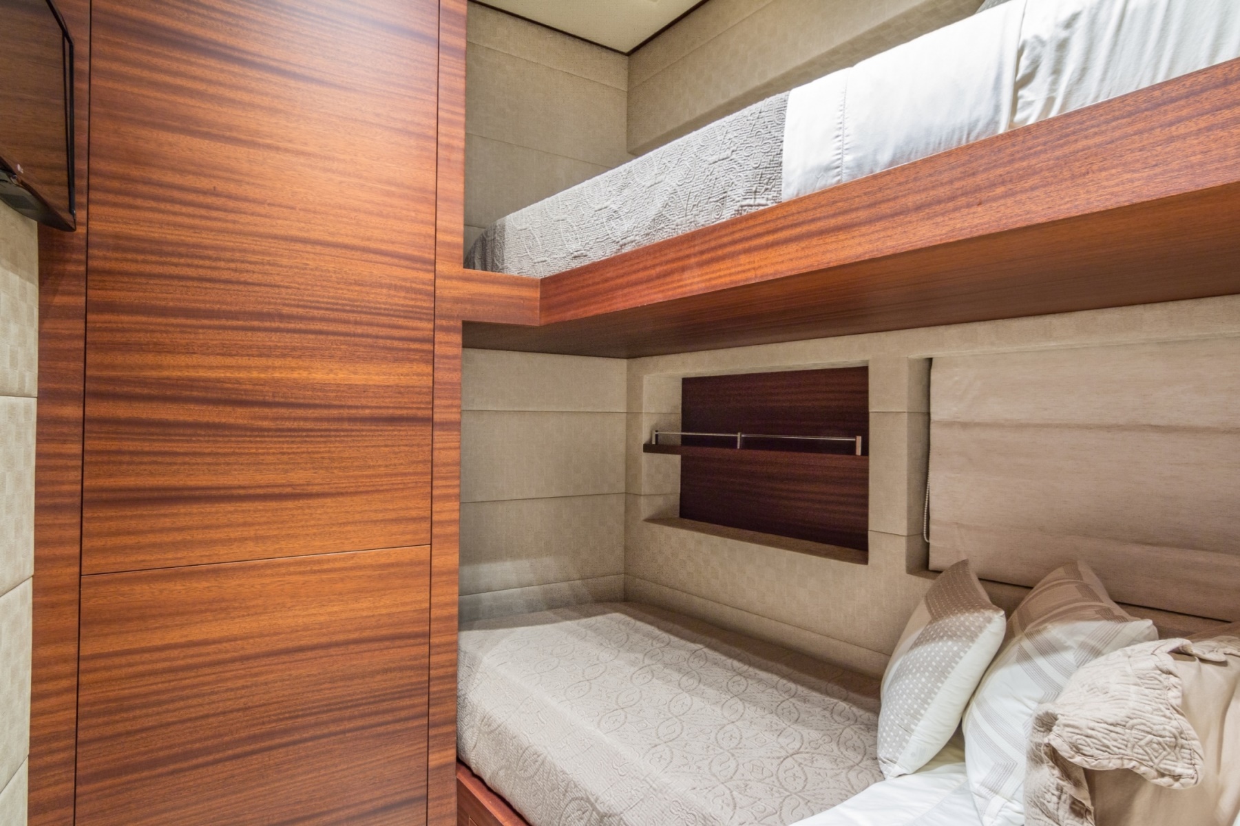 Bunk guest cabin.jpg