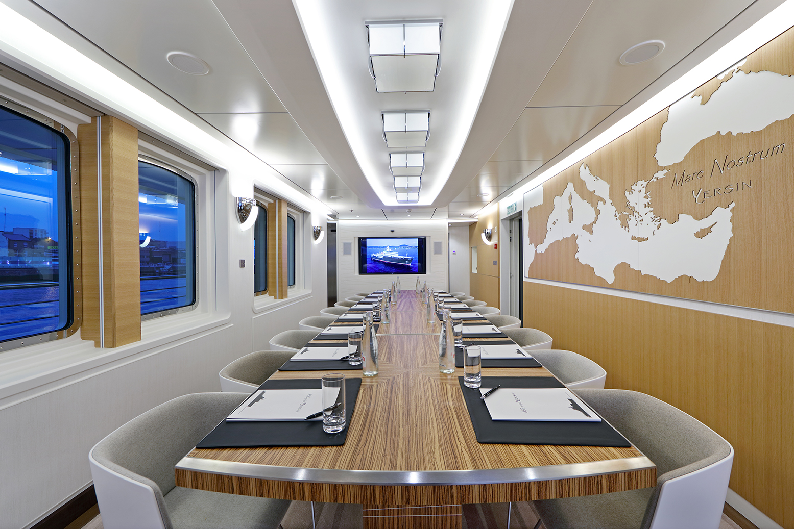 Conference table - Photo©Ameller.jpg