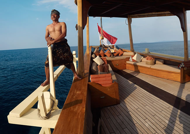 Crew on SI DATU BUA .jpg
