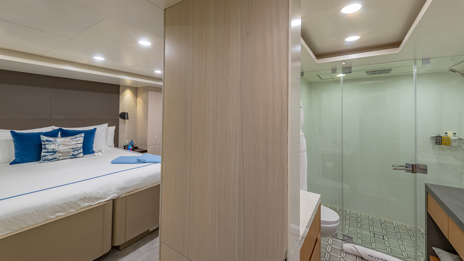 Double :twin cabin .jpg