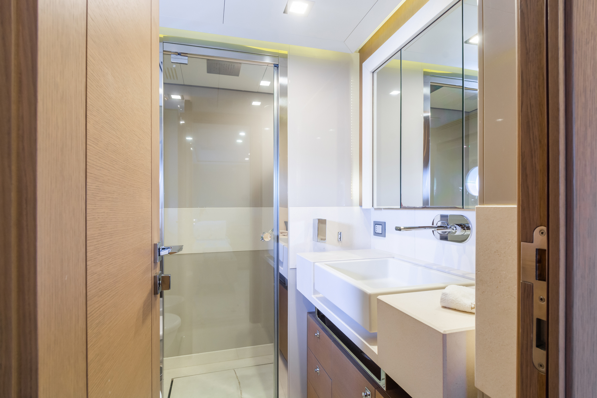 Double cabin ensuite.jpg