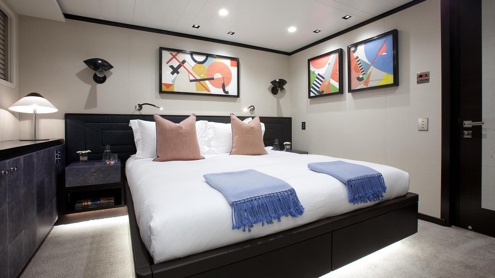 Double guest cabin 00018.jpg