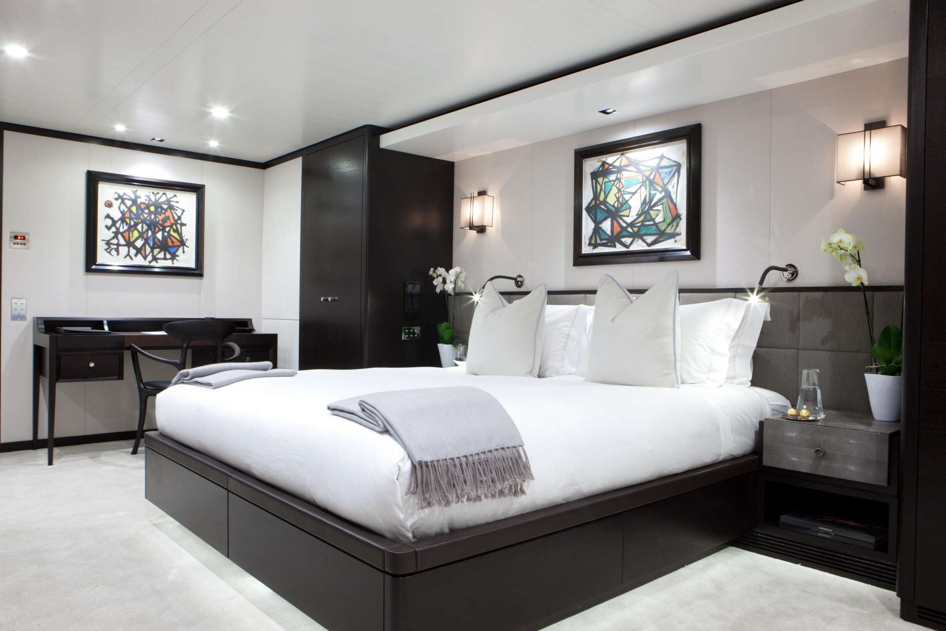 Double guest cabin 00019.jpg