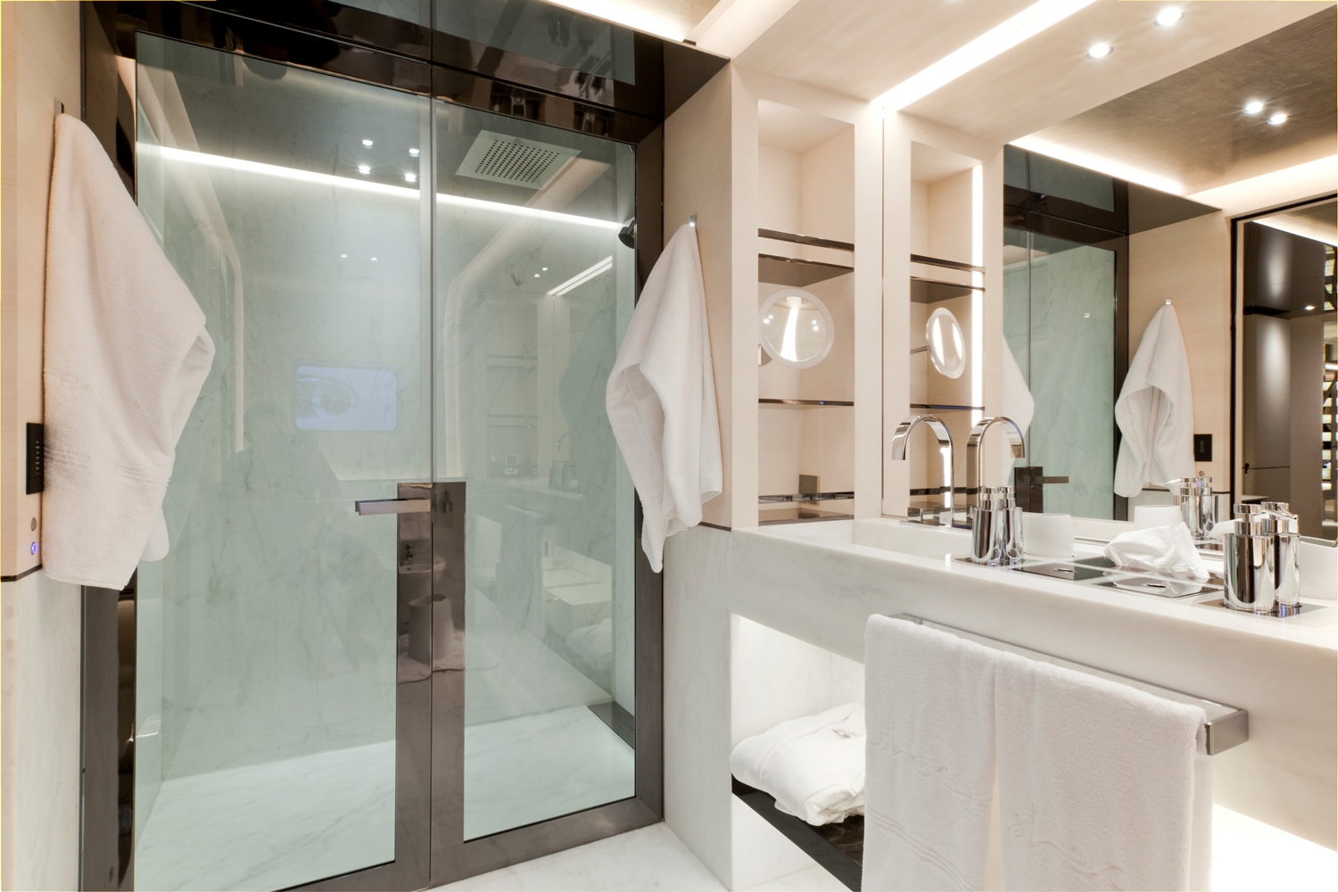 Double guest cabin ensuite.jpg