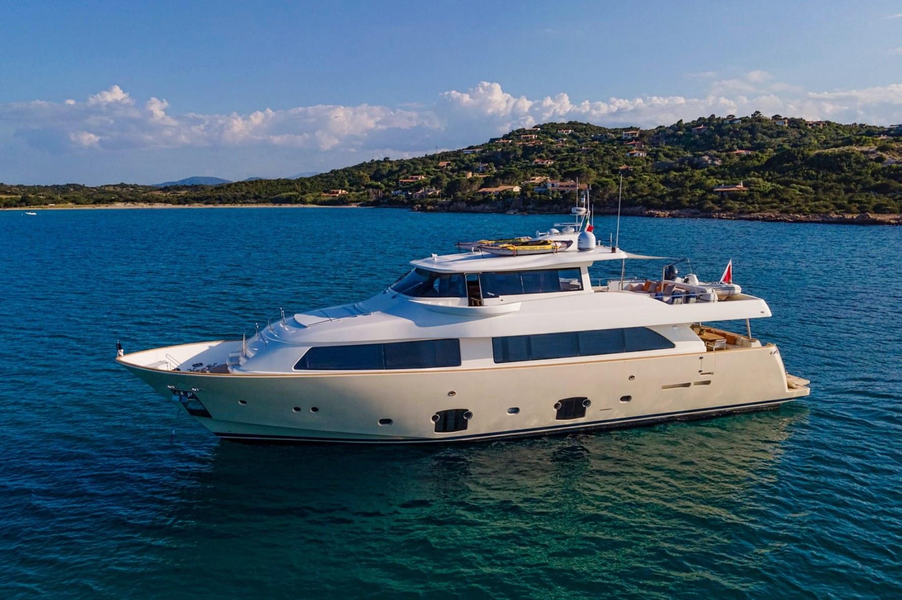 EOLIA yacht.jpg
