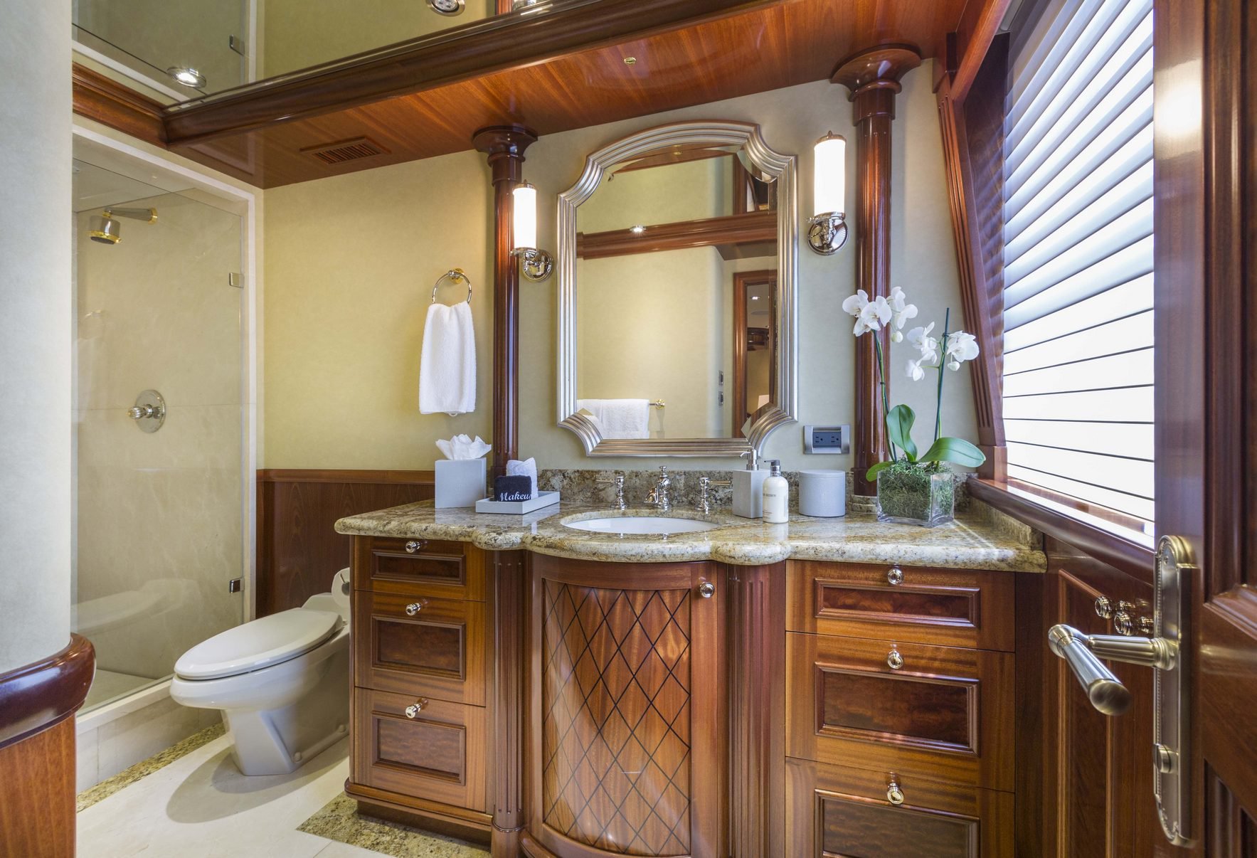 Ensuite  00014.jpg