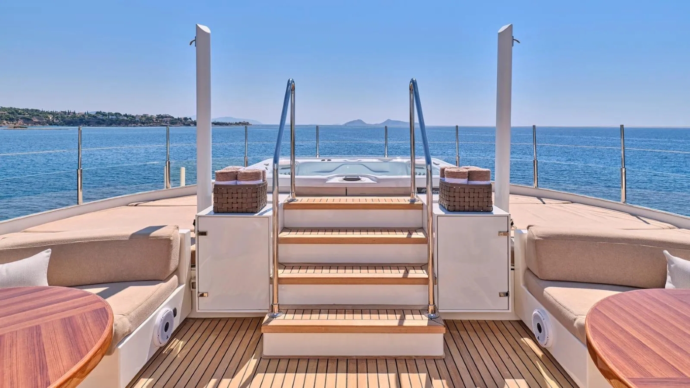 Exterior Sunabathing Area 04.jpg