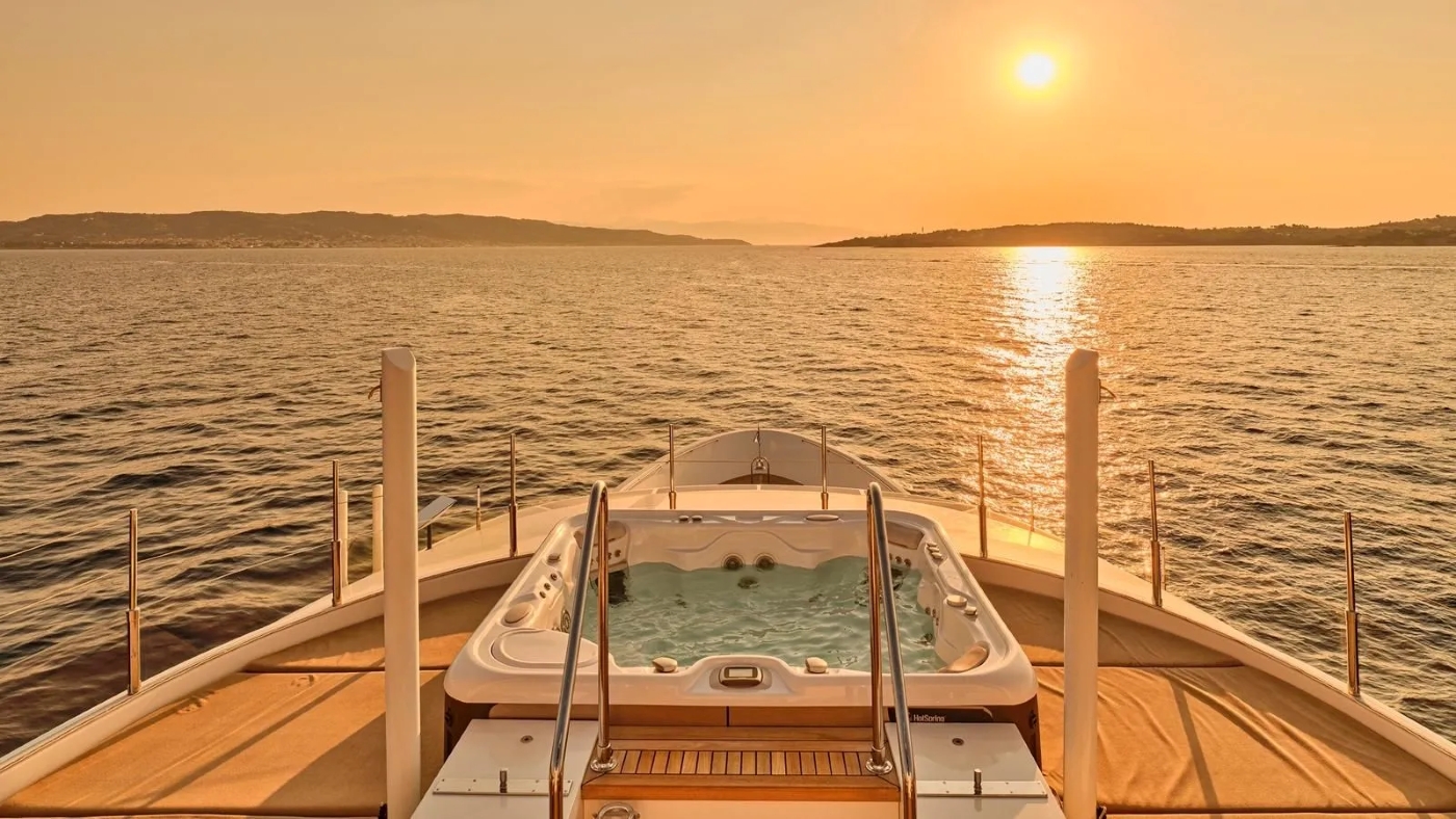 Exterior Sunabathing Area 05.jpg