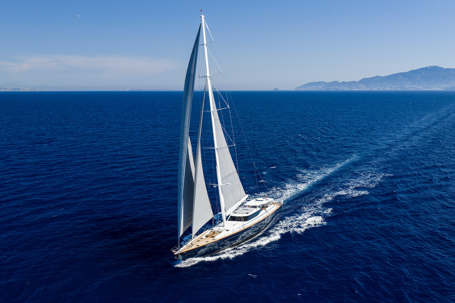 Genevieve © YachtShot H124.jpg
