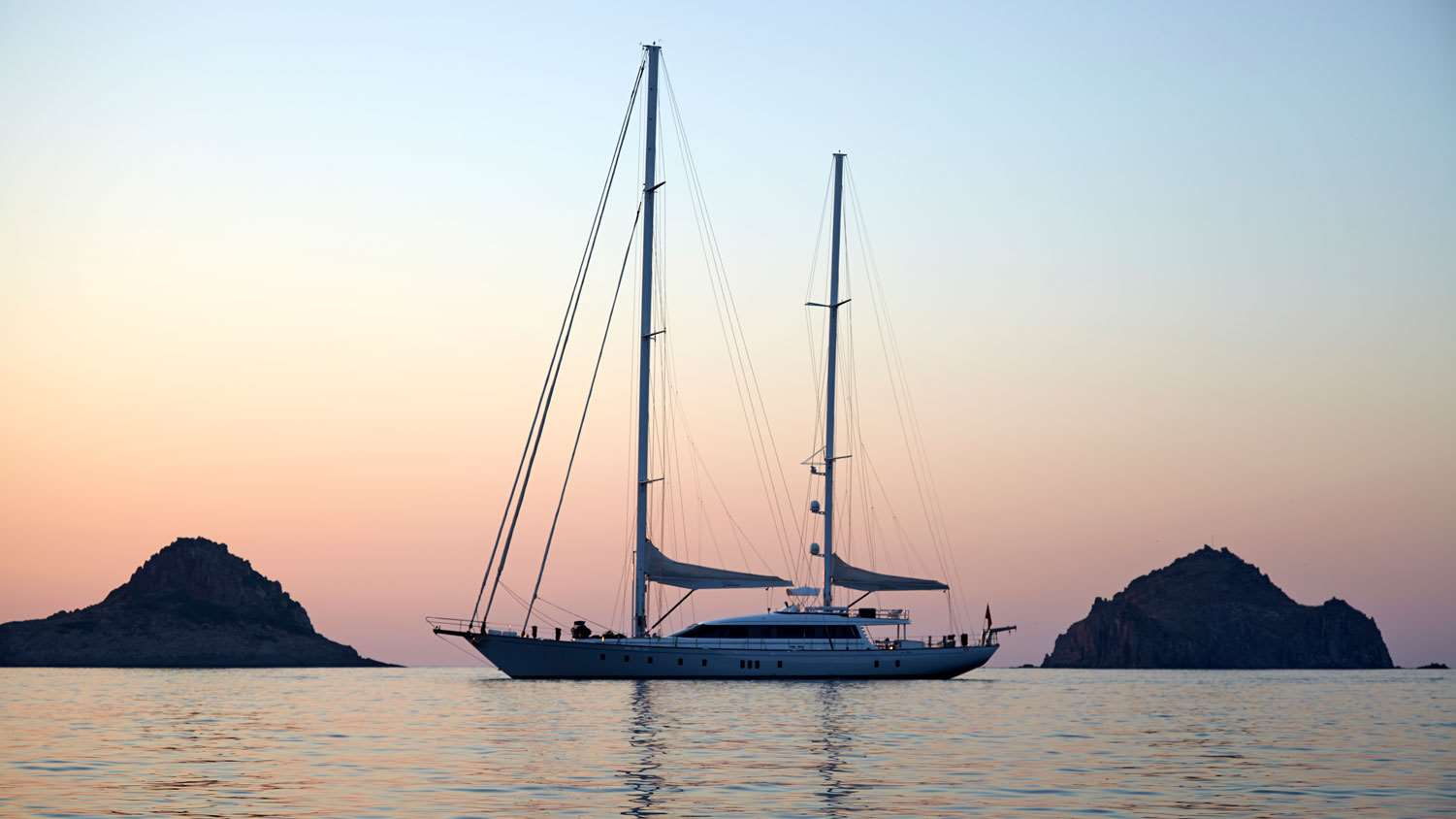 Glorious II sailing yacht .png