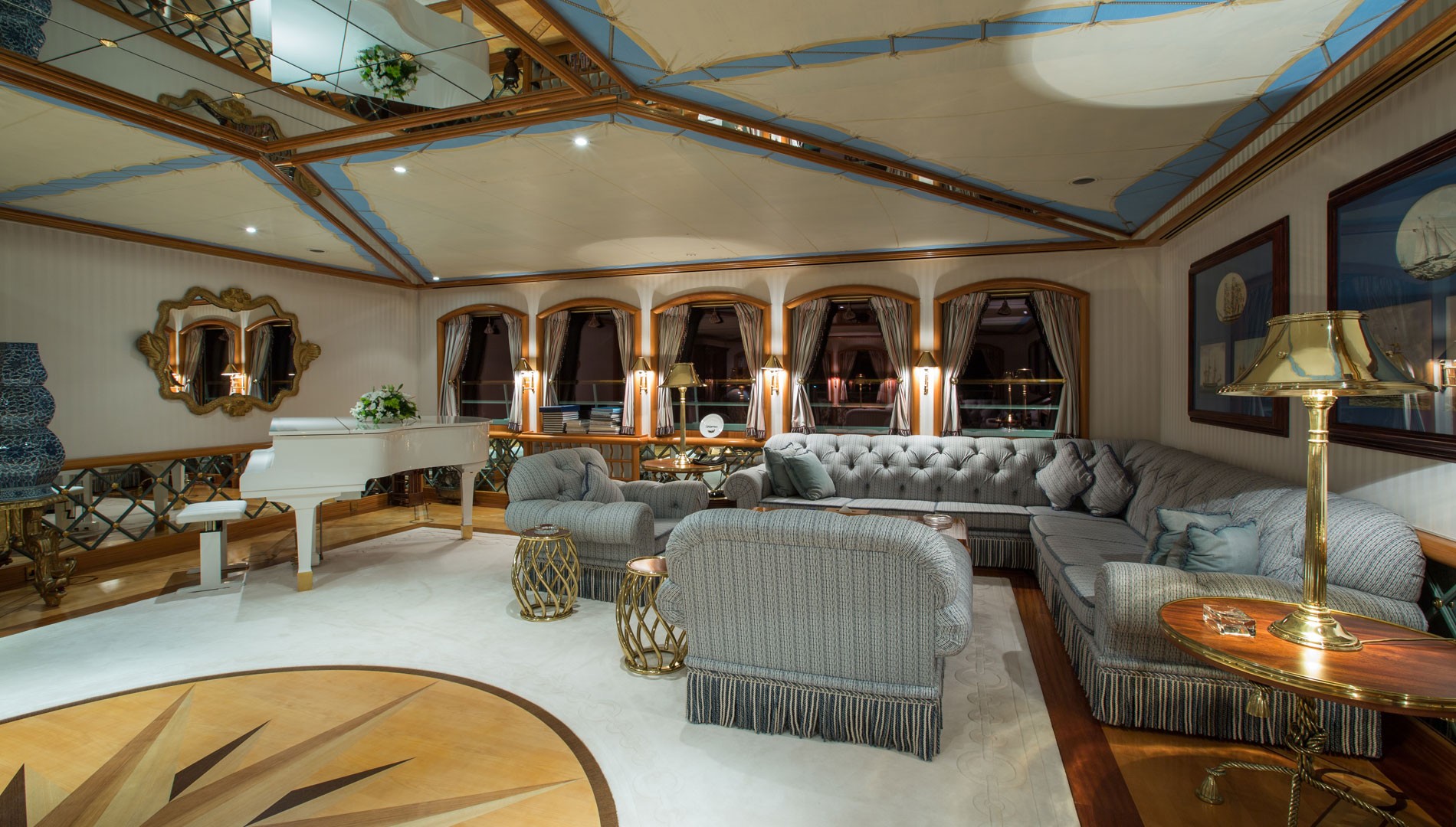 Grand piano saloon.jpg