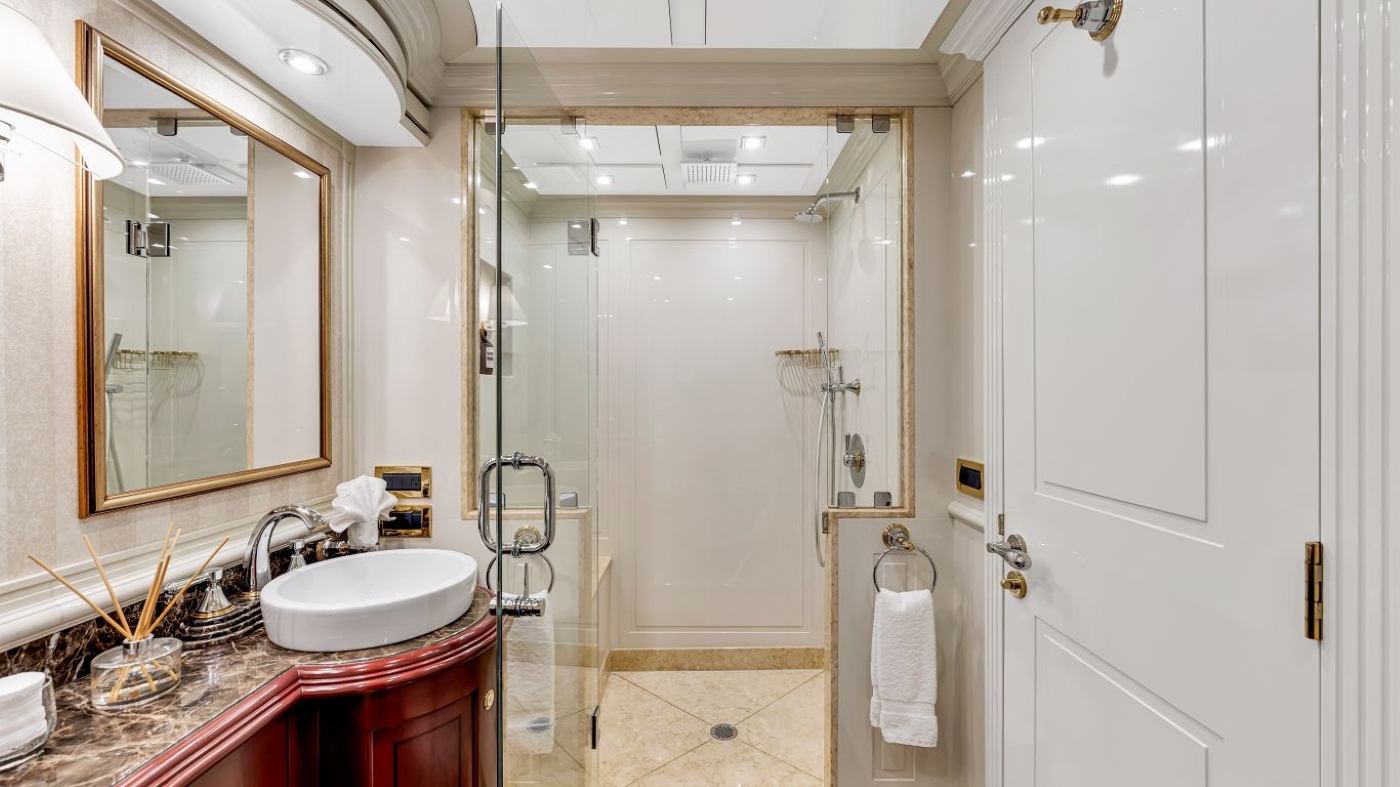 Guest bathroom 03.jpg