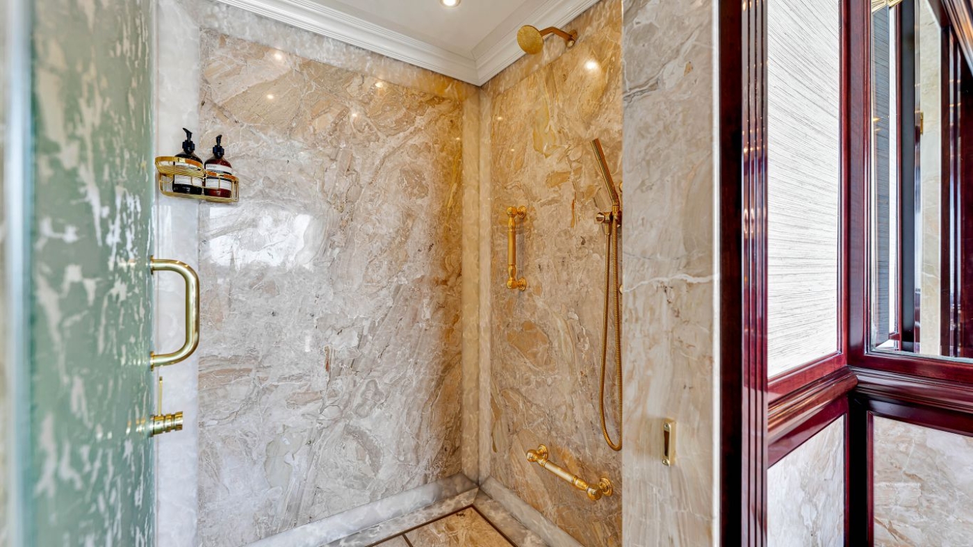 Guest bathroom 04.jpg