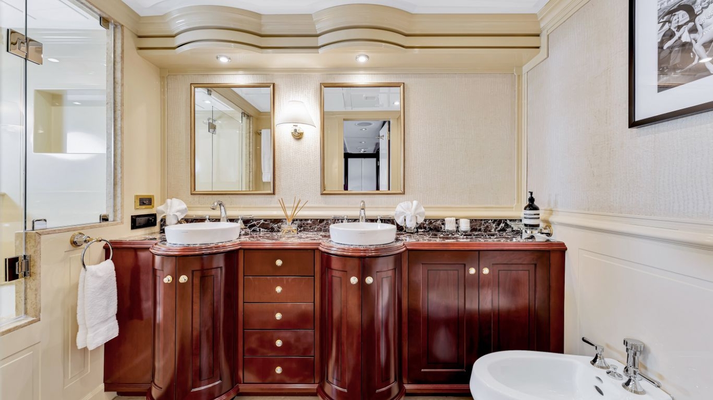 Guest bathroom.jpg