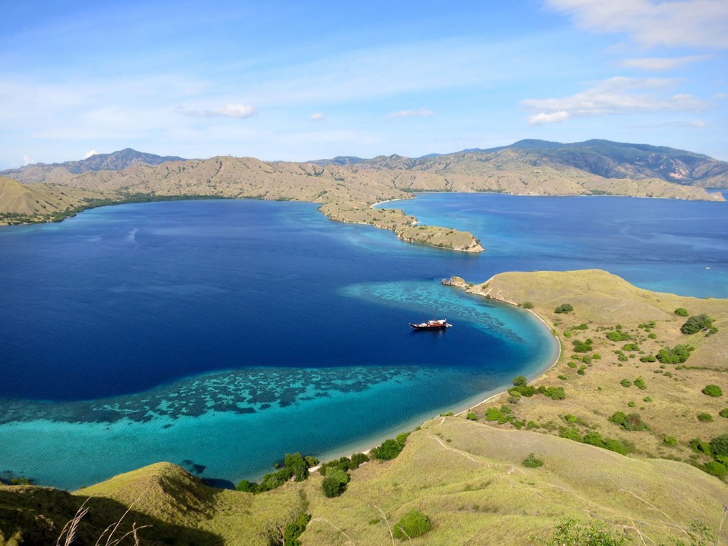 Indonesian-Phinisi-Charter-Yacht.jpg