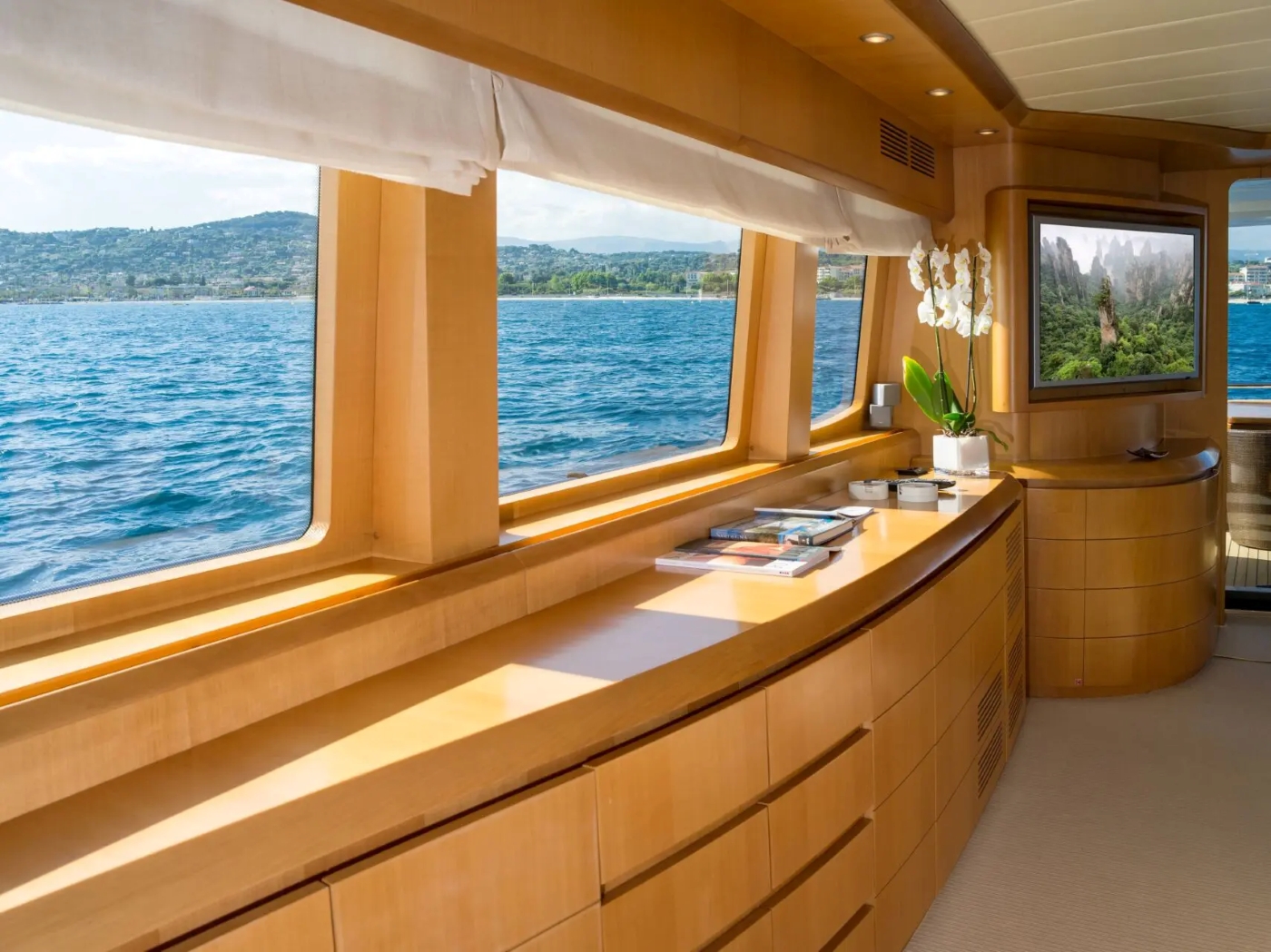 Interior Reading Area With Sea Views.jpg