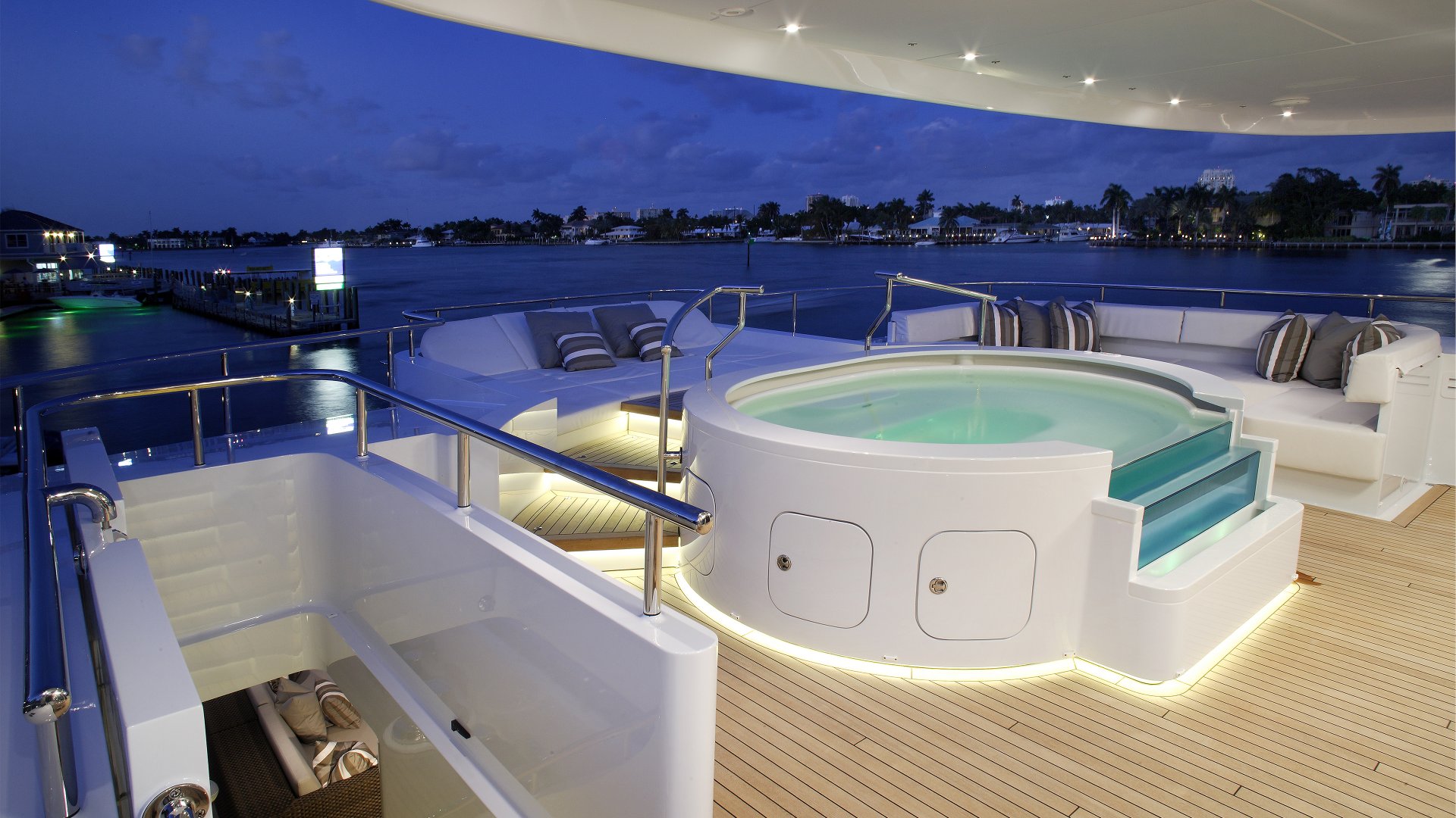 Jacuzzi 00002.jpg