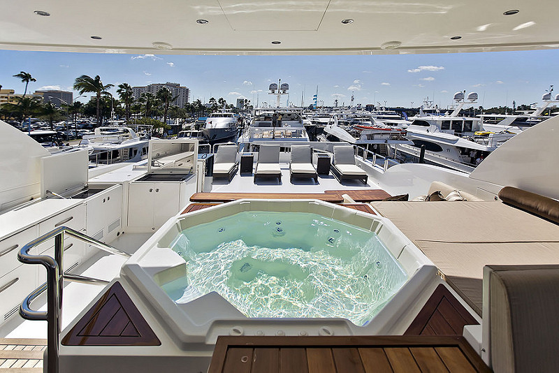Jacuzzi 09256.jpg