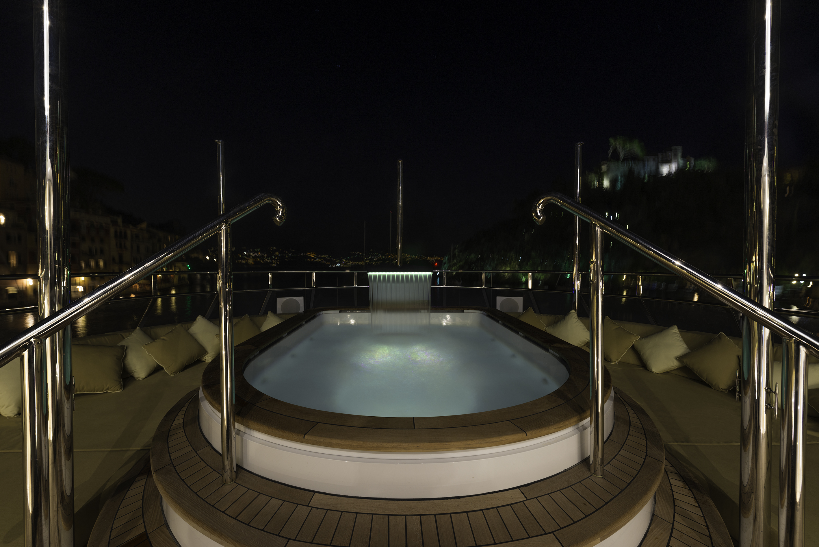 Jacuzzi by night.jpg