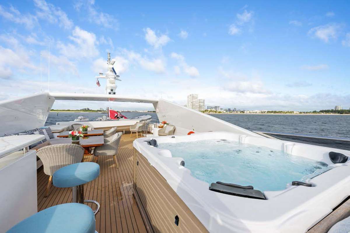Jacuzzi on sun deck .jpg