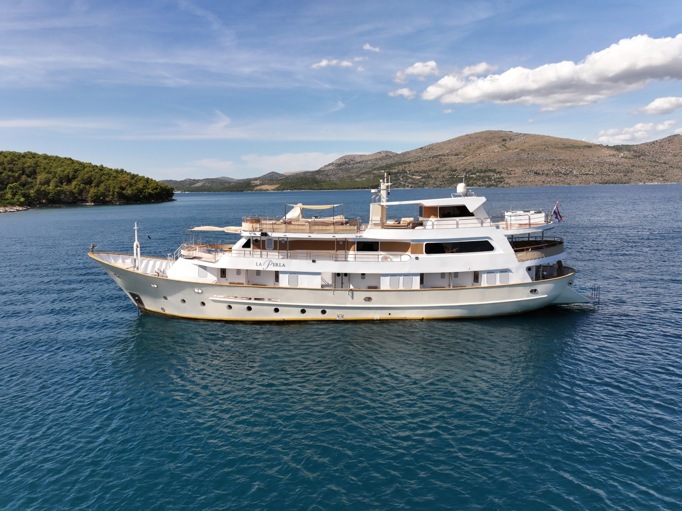Luxury Superyacht LA PERLA.jpg