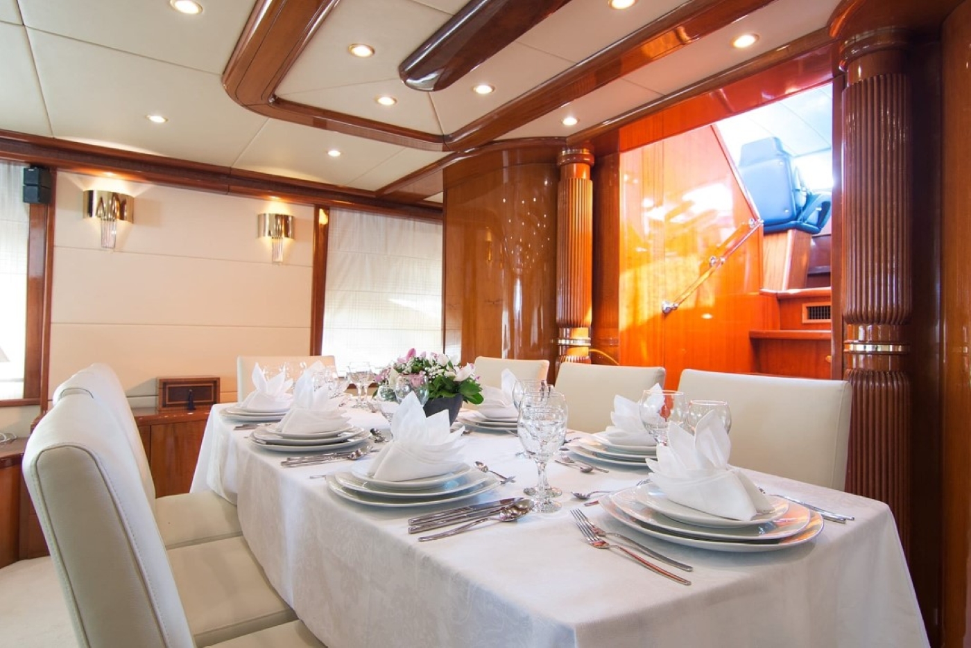 Main Dining 01.jpg