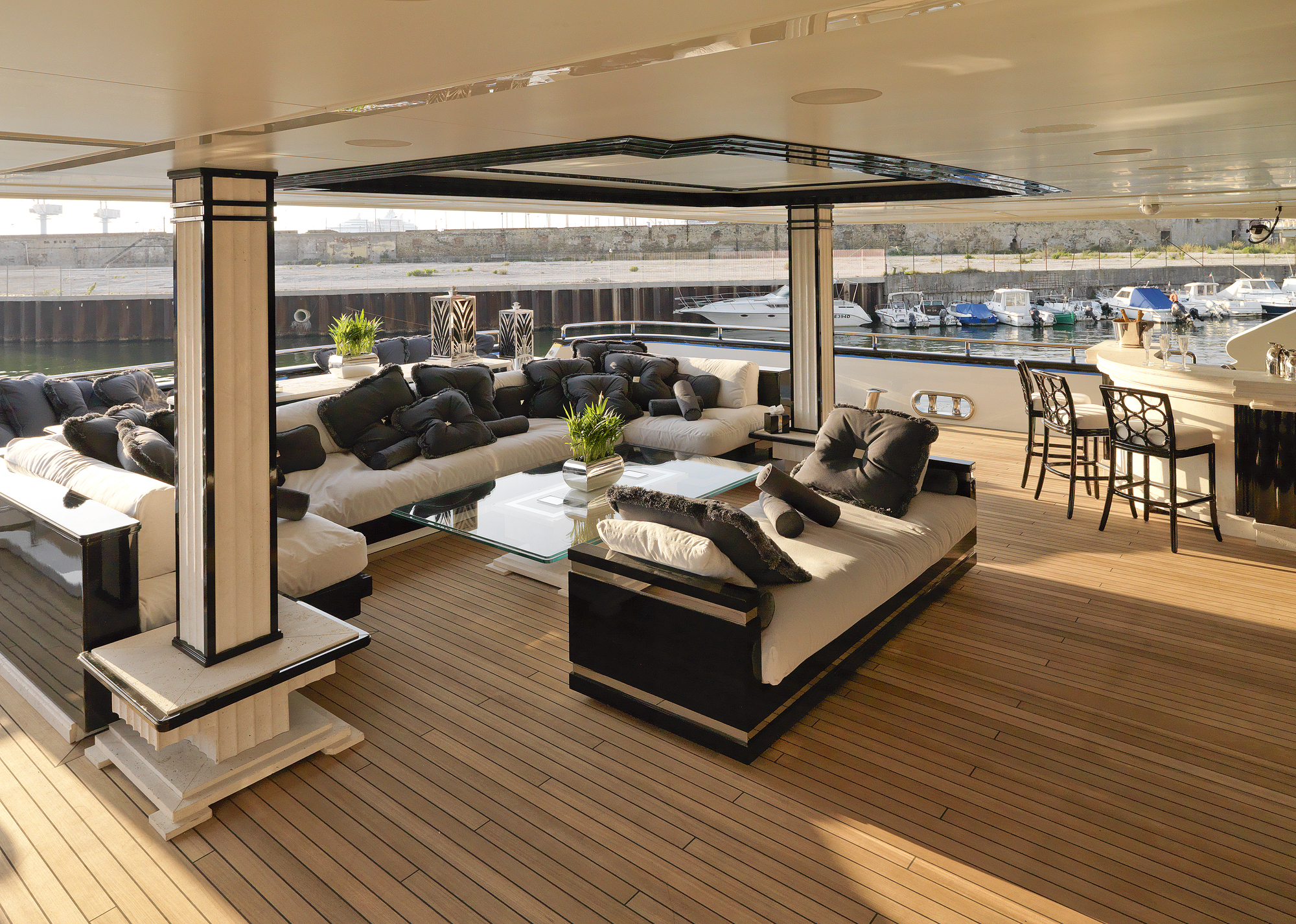 Main deck aft.jpg