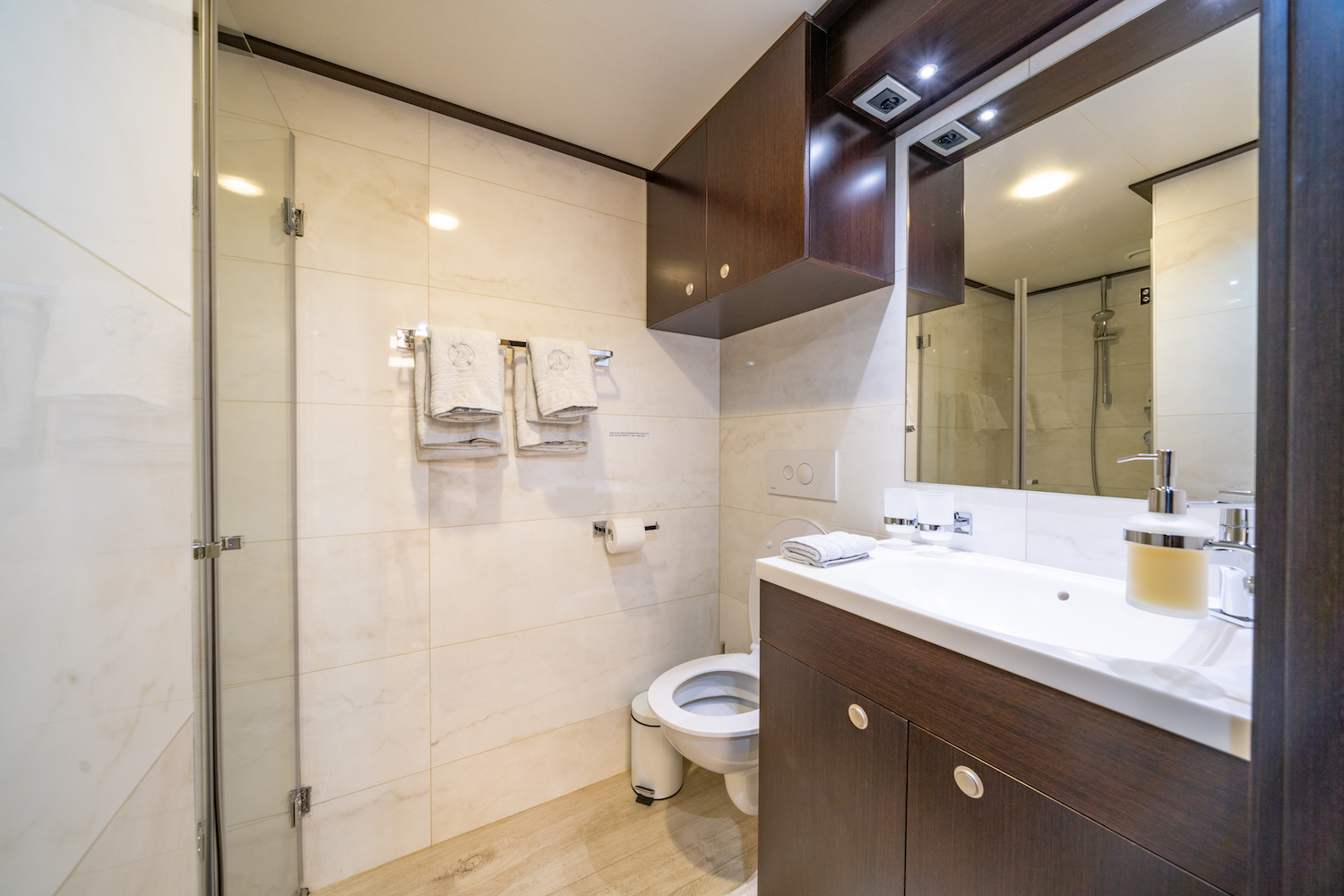 Marilyn twin cabin ensuite.jpg