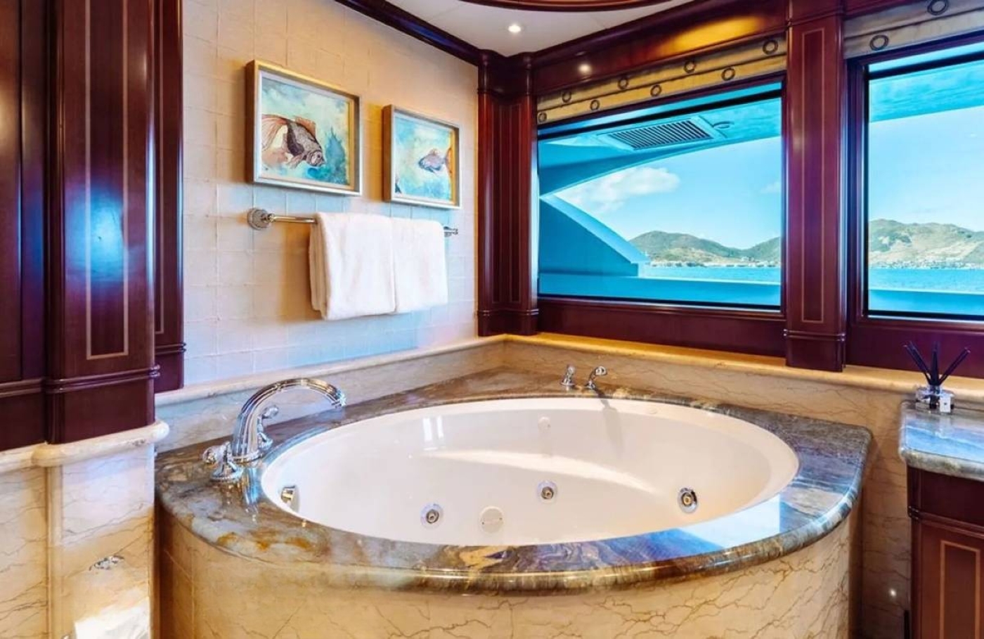 Master Bathroom 02.jpg