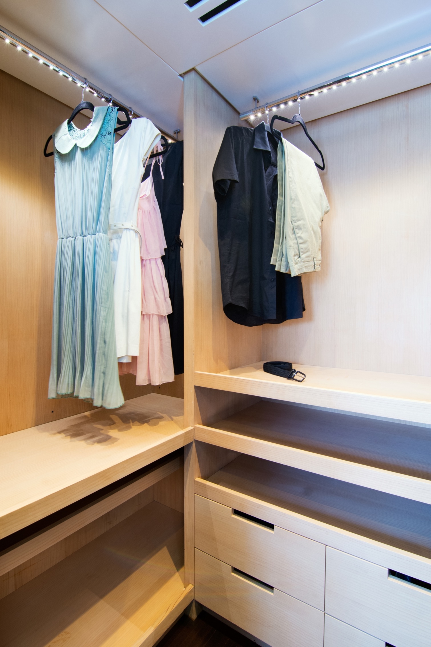 Master wardrobe.jpg
