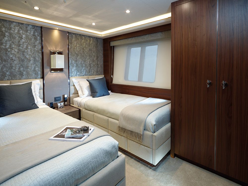 Motor Yacht IMPERIAL PRINCESS BEATRICE by Sunseeker - Twin.jpg