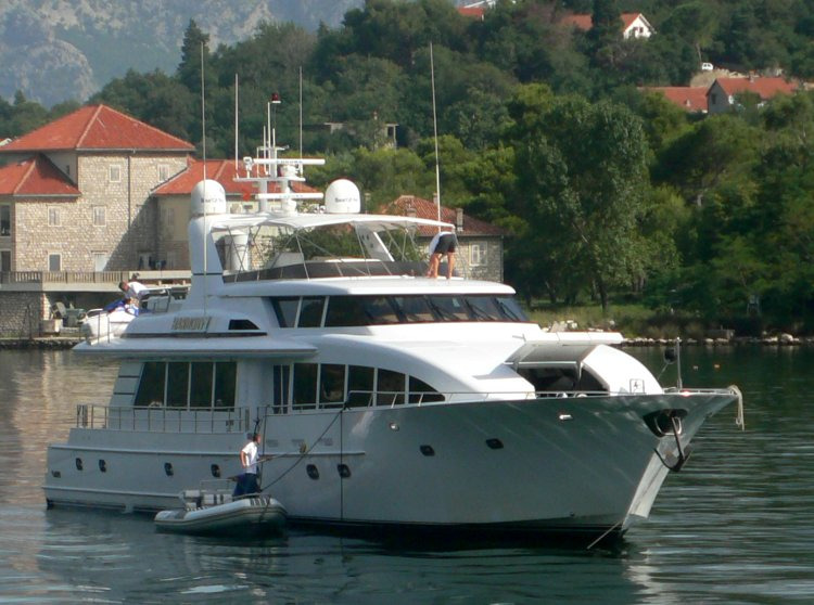 Motor yacht Harmony00003.jpg