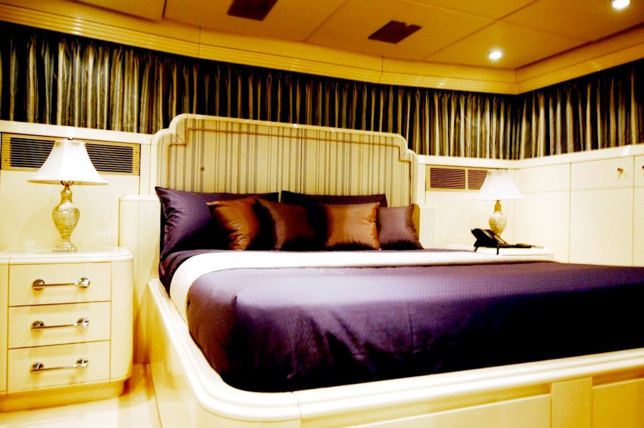 Motor yacht Lady Arraya -  Guest Cabin 2.jpg