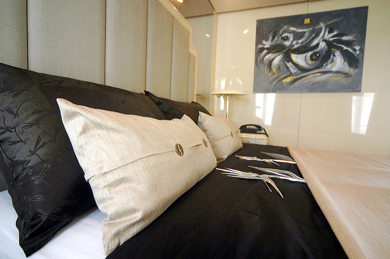 Motor yacht Lady Arraya -  Guest Cabin detail.jpg