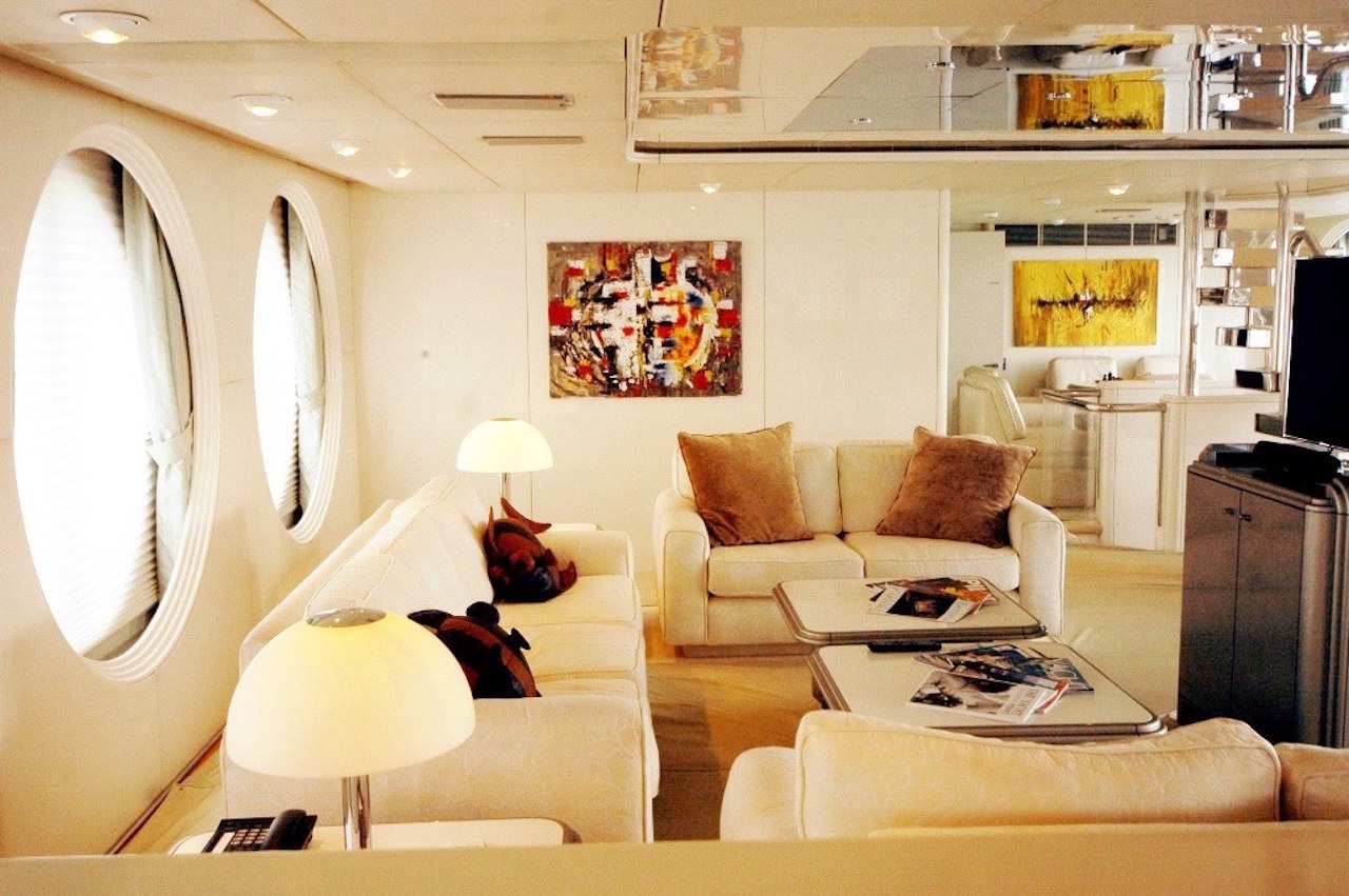 Motor yacht Lady Arraya -  Salon Seating.jpg