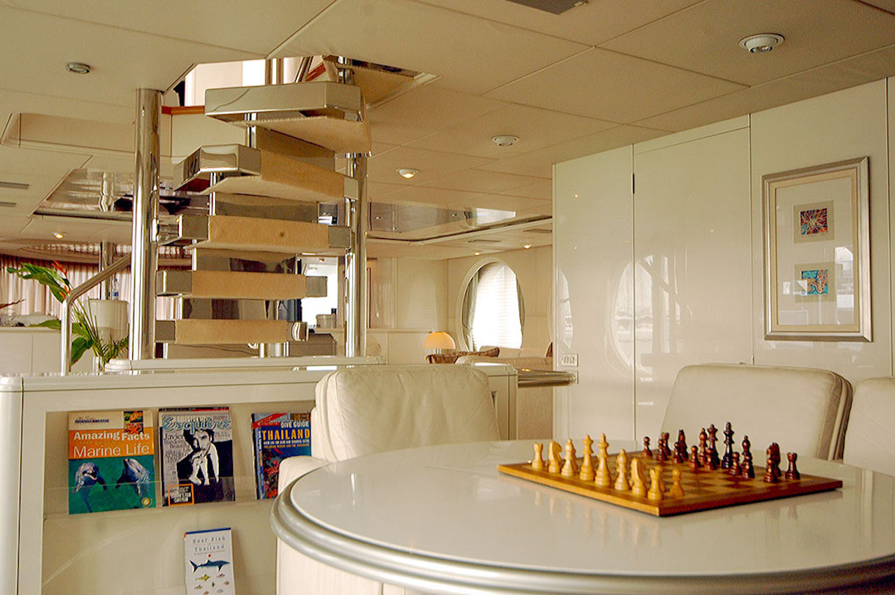 Motor yacht Lady Arraya -  Salon games table.jpg