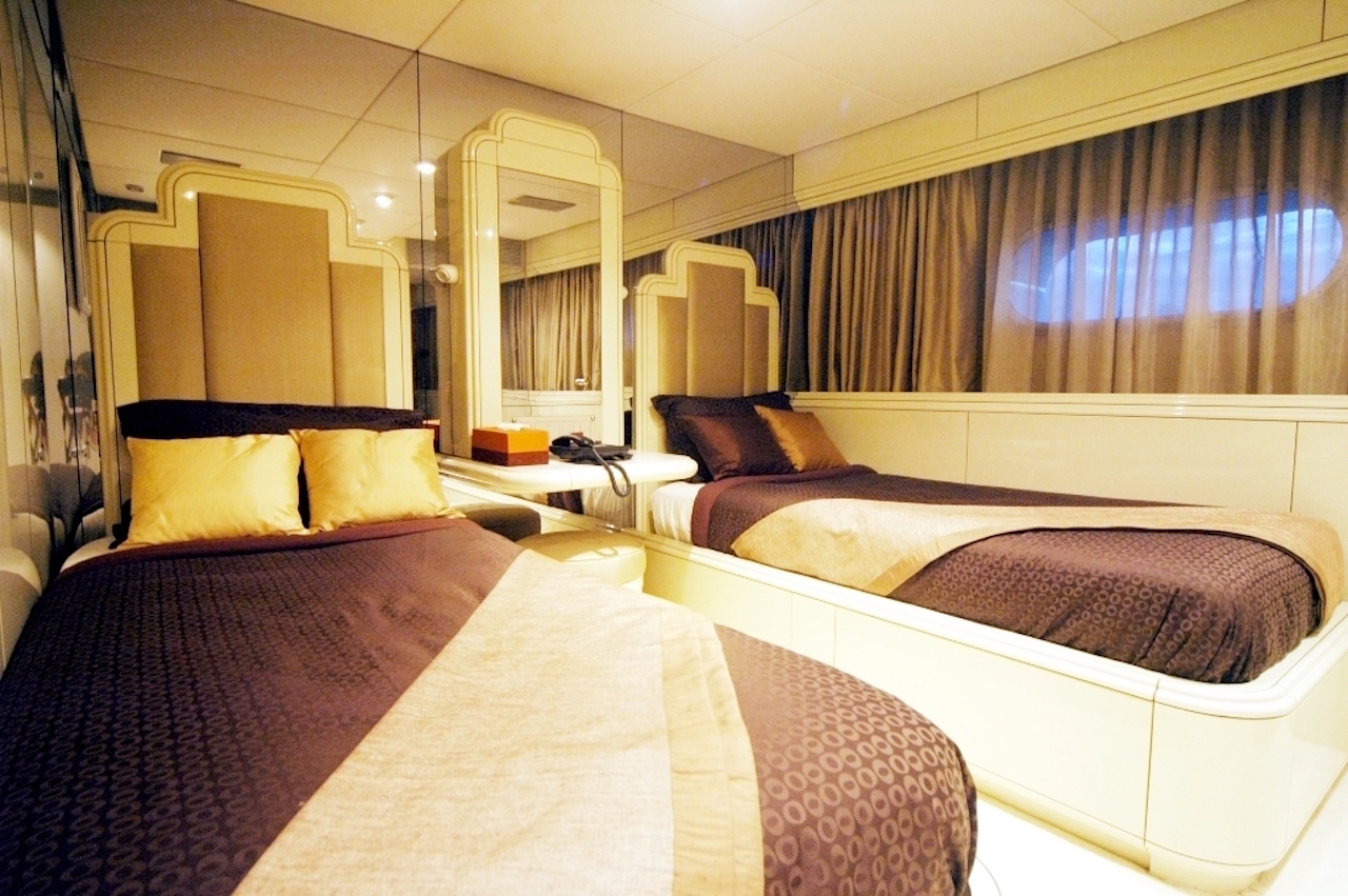 Motor yacht Lady Arraya -  Twin Guest Cabin.jpg