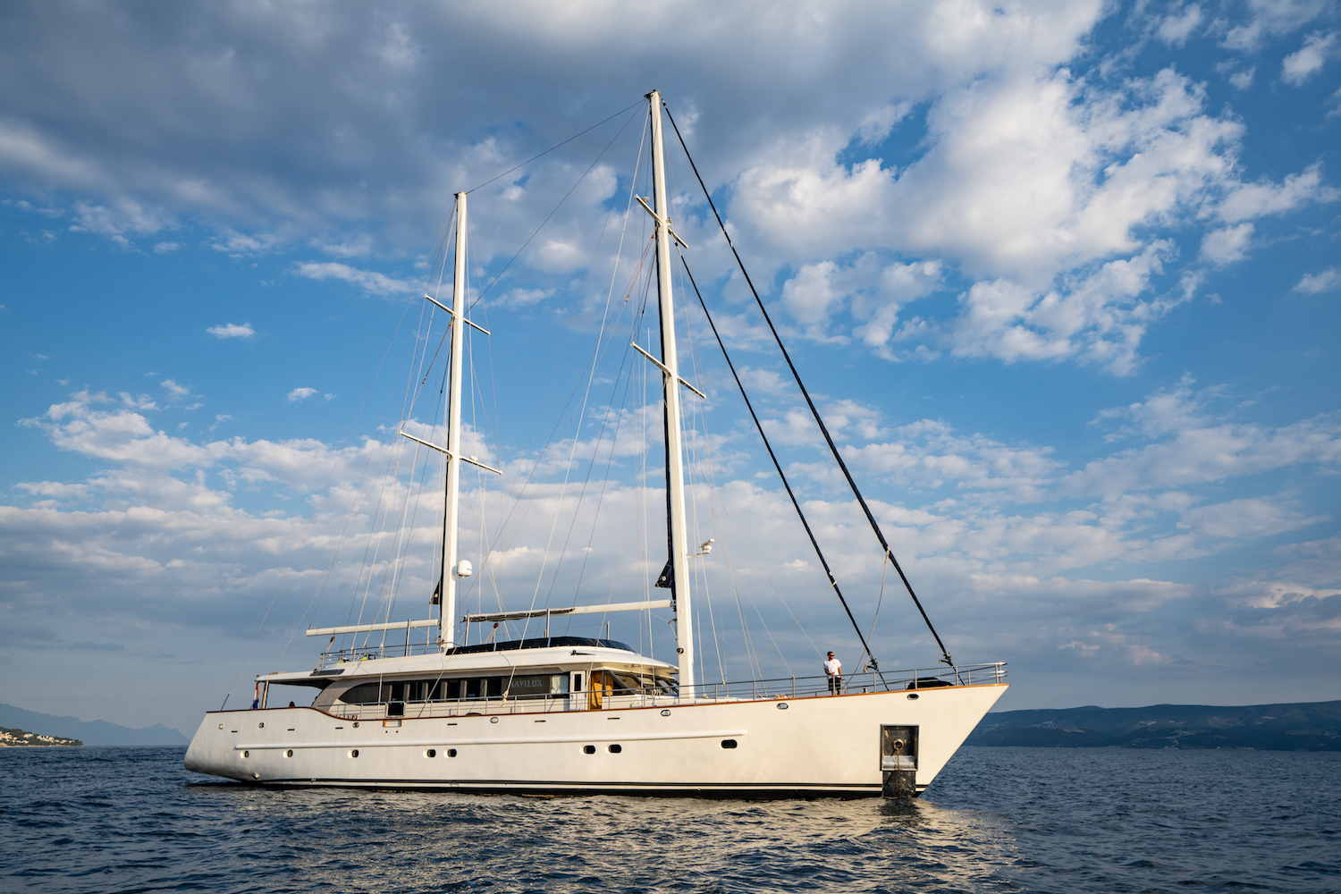 NAVILUX profile.jpg