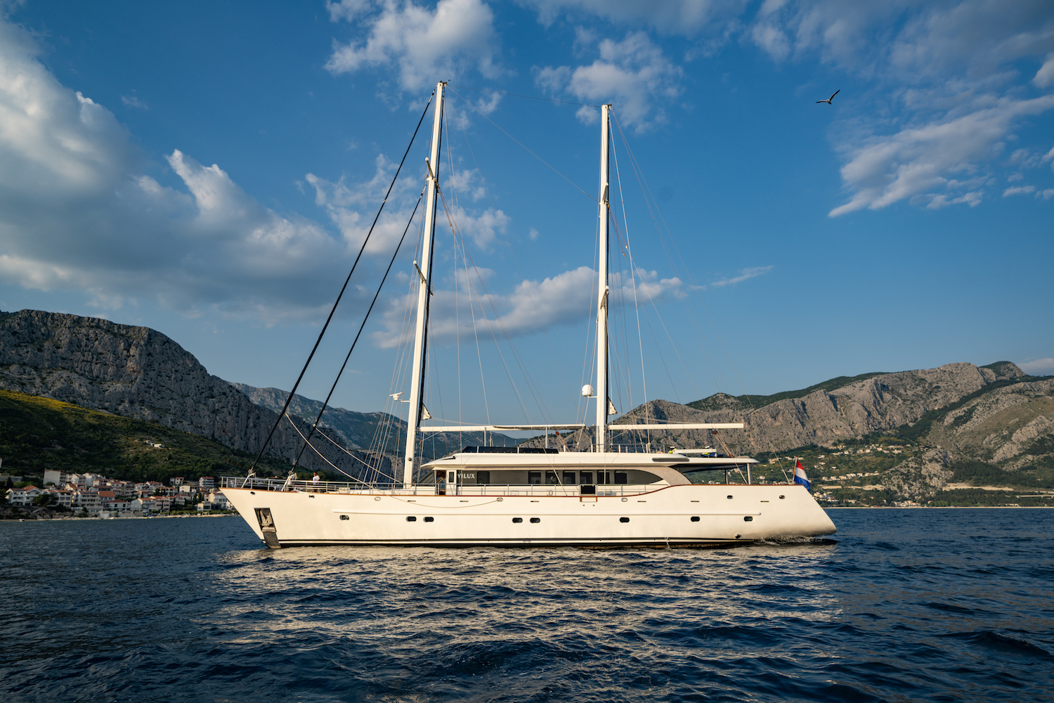 Navilux yacht profile.jpg