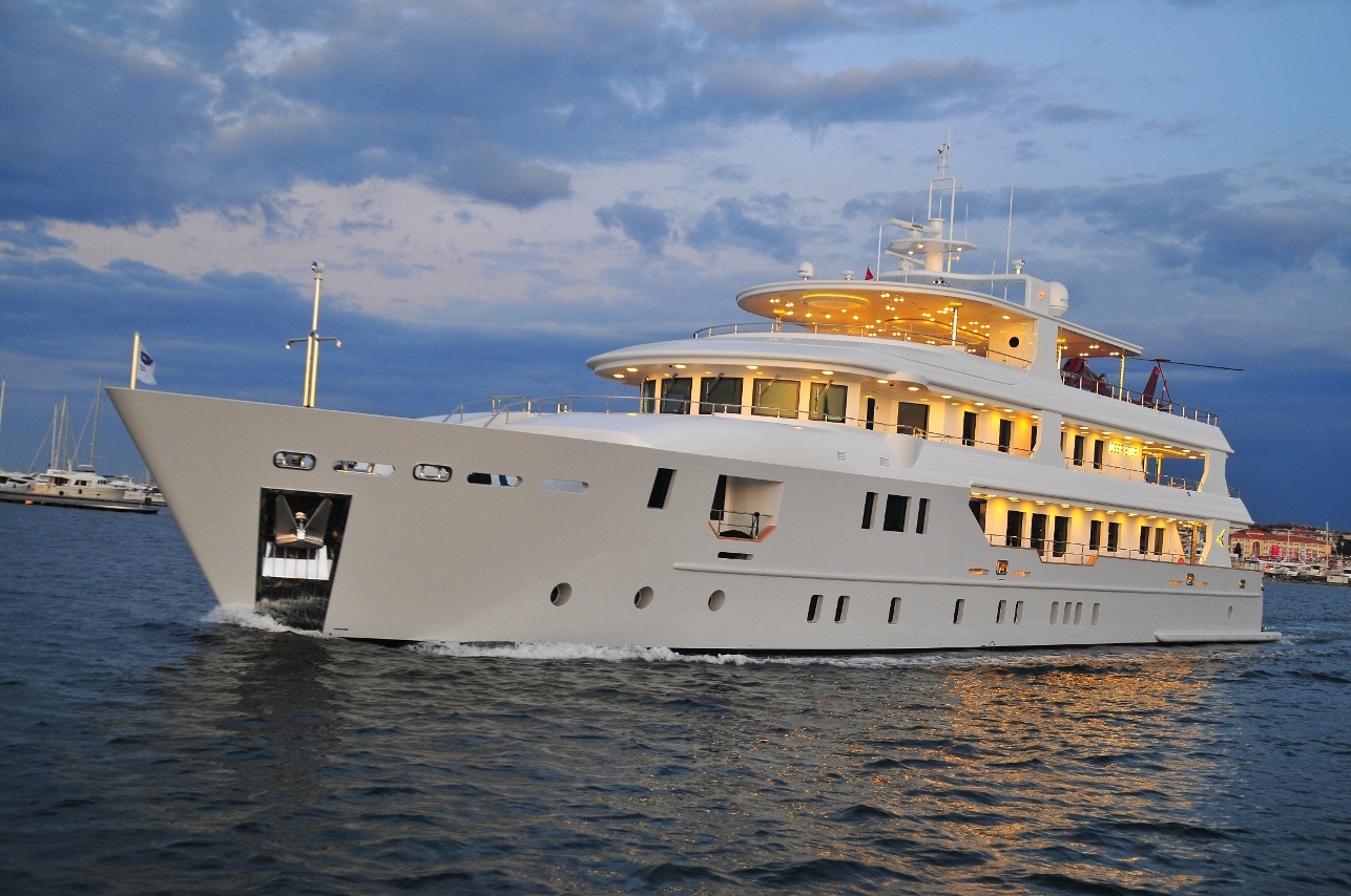 PALMARINA profile underway.jpg