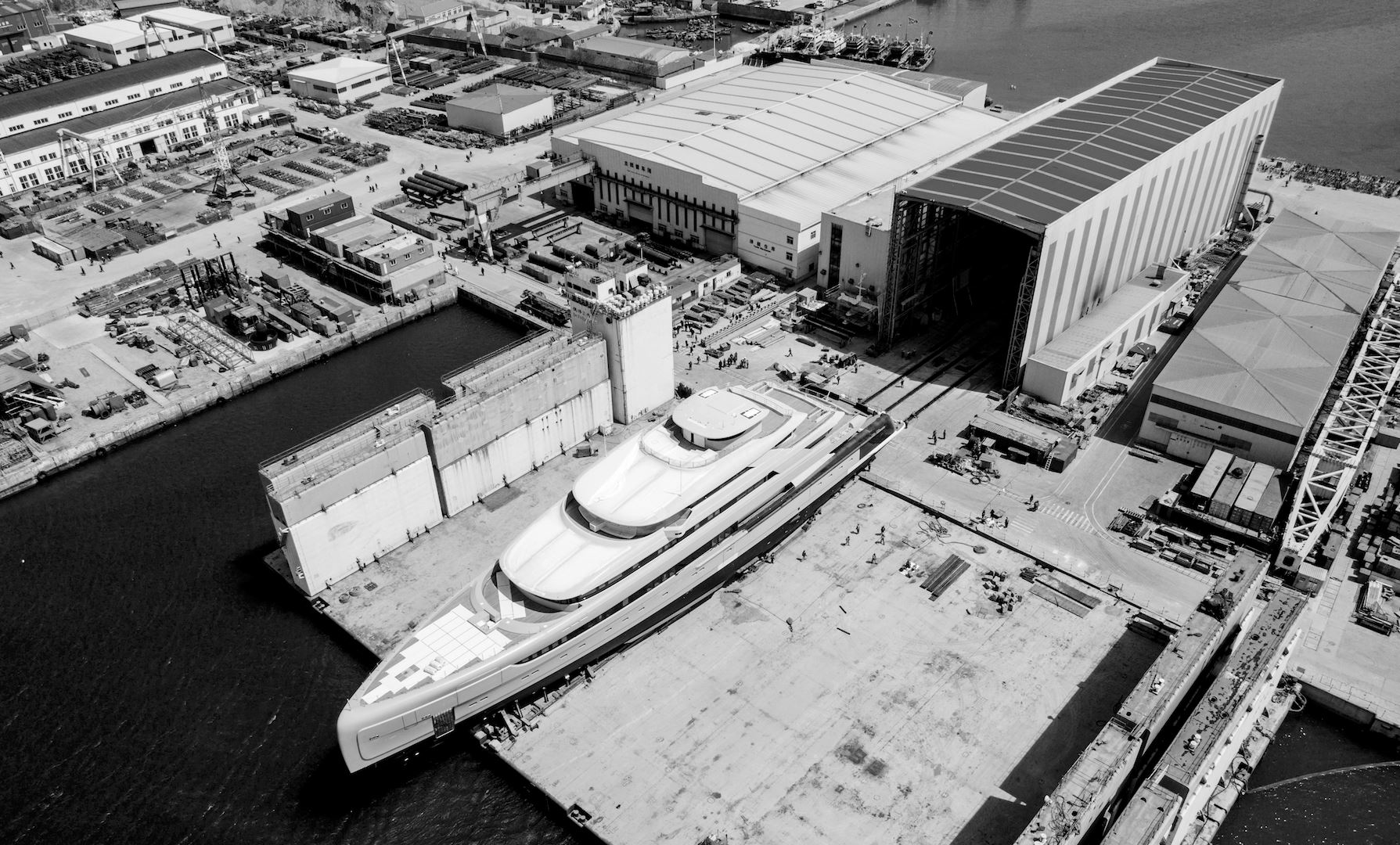 Preparing for launch - superyacht Illusion Plus.jpg