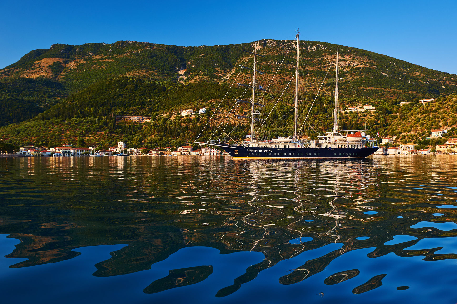 Running on Waves superyacht .jpg