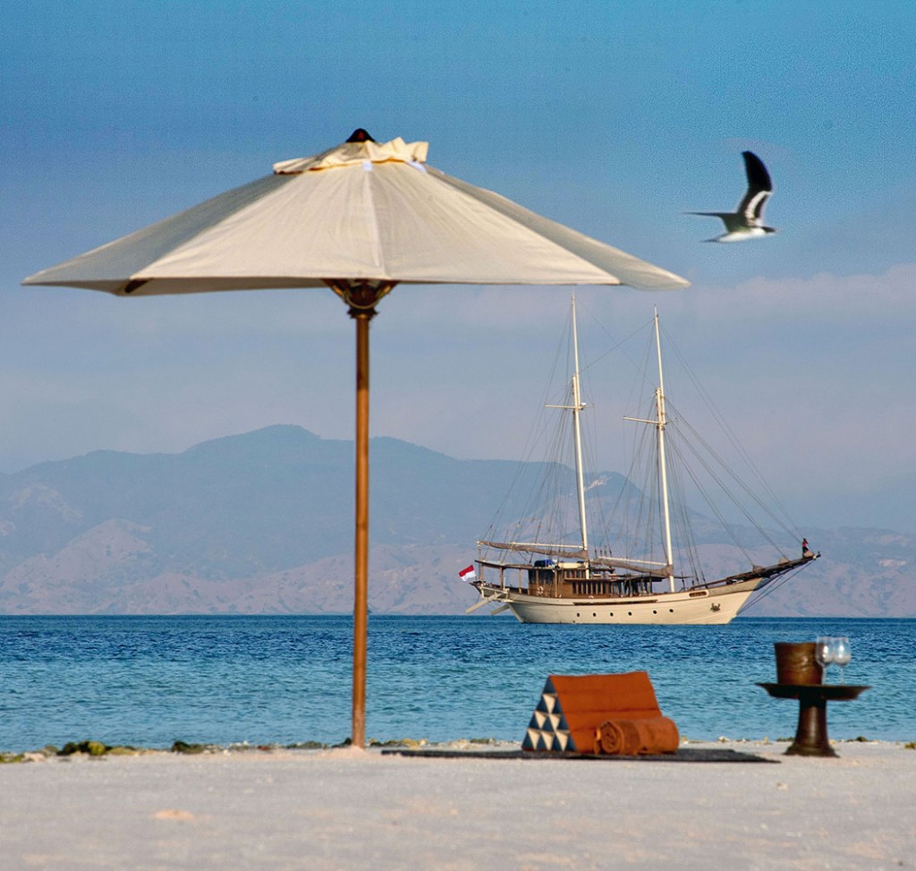 SI DATU BUA -  Spotted from the beach.jpg